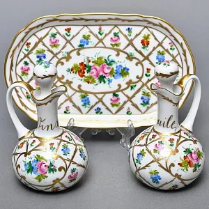 Винтажный Фарфоровый набор Два Соусника на подносе «Цветочная россыпь», Limoges Франция.