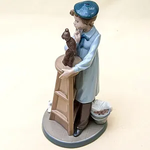 Коллекционная Фарфоровая статуэтка «Маленький скульптор» Lladro, Испания - 1985 год.