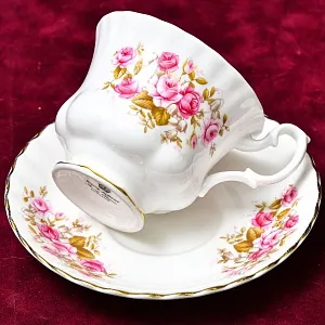 Коллекционная Фарфоровая Чайная пара «Розовая Роза», ROYAL ALBERT Англия, вторая половина ХХ века.