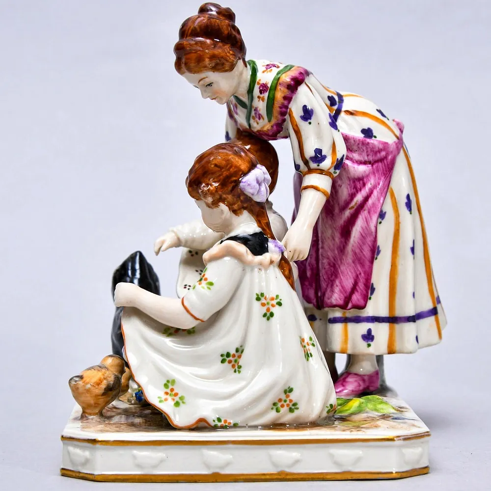 Редкость! Антикварная Фарфоровая Статуэтка «КОРМЛЕНИЕ КУР», Aсkermann & Fritze Германия.