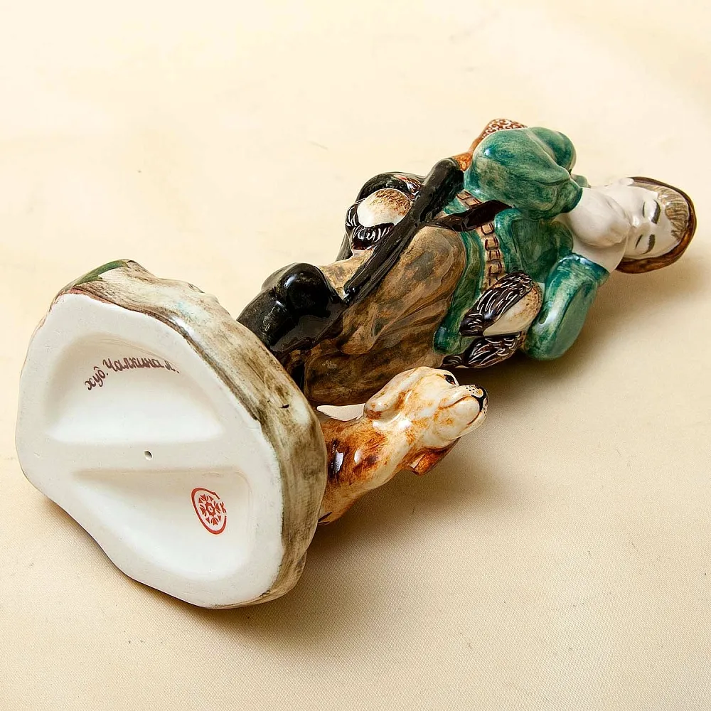 Авторская Коллекционная Фарфоровая Статуэтка «Охотник - Утиная охота», Россия.