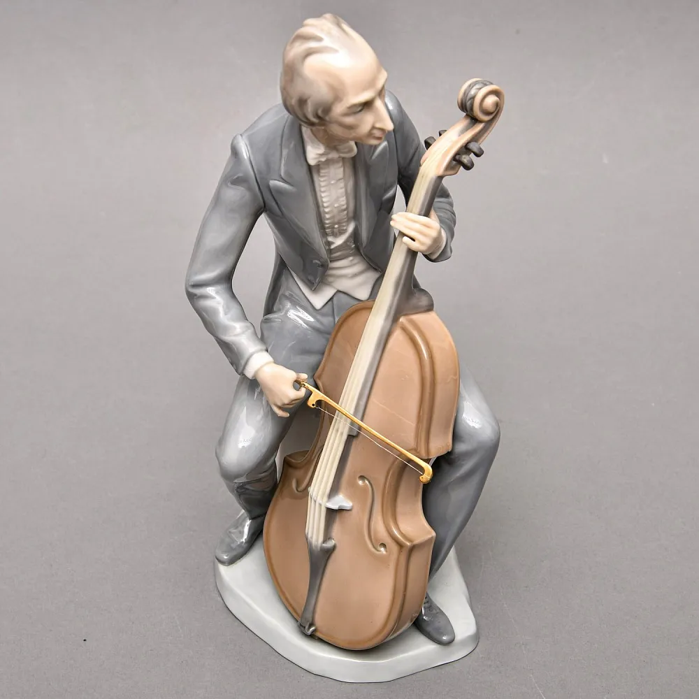 Коллекционная Фарфоровая статуэтка «Музыкант. ВИОЛОНЧЕЛИСТ», Lladro Испания 70-е годы.