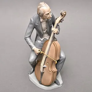Коллекционная Фарфоровая статуэтка «Музыкант. ВИОЛОНЧЕЛИСТ», Lladro Испания 70-е годы.