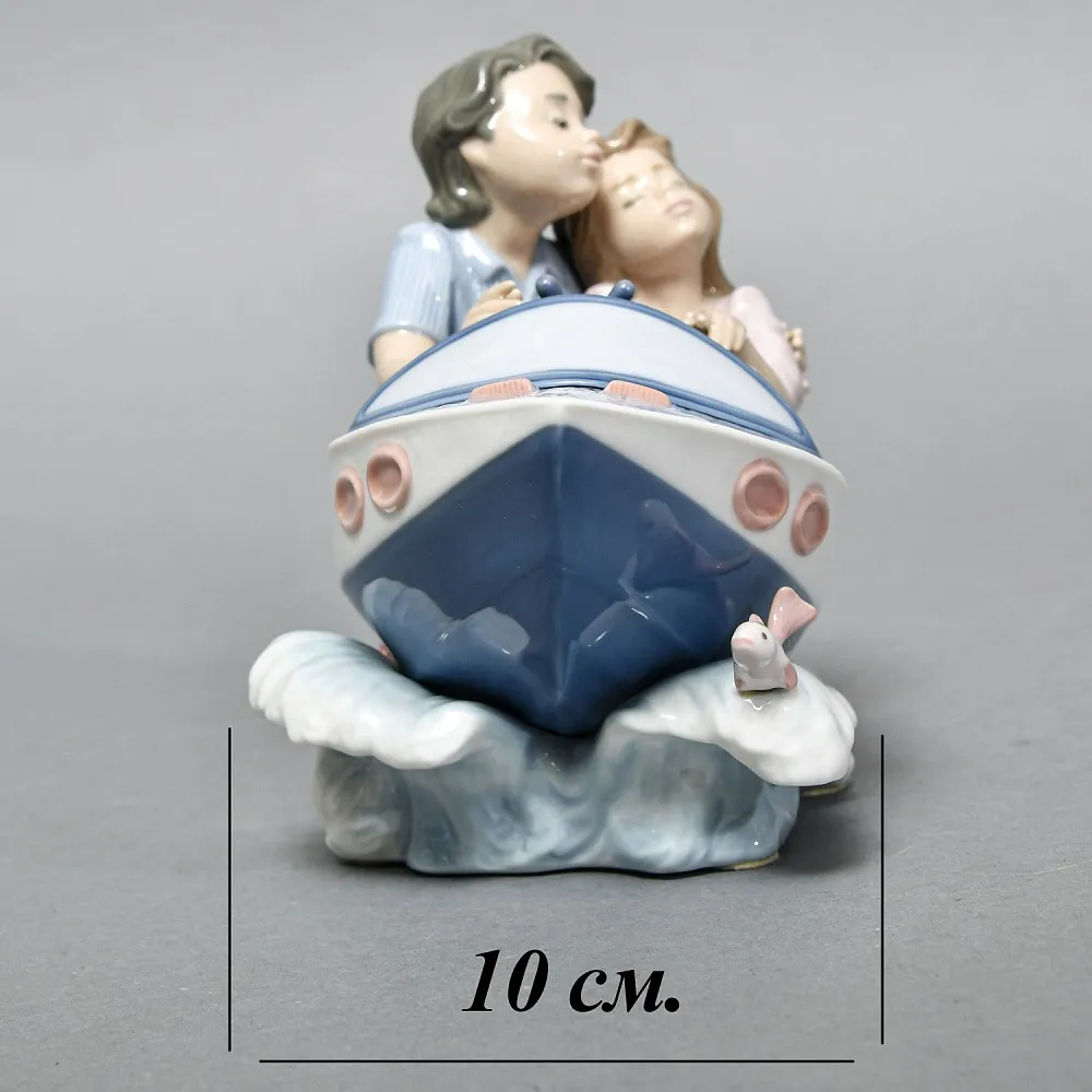 Коллекционная Фарфоровая статуэтка «Двое в лодке», Lladro Испания - 1992 год.