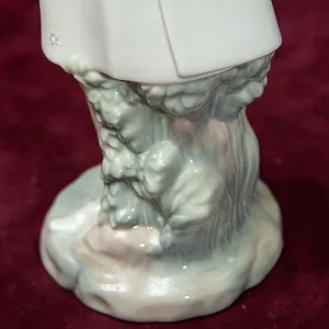 Фарфоровая статуэтка «Молодая Медсестра» из серии «Медицина» Lladro, Daisa, Испания - Н-36 см.