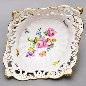 Фарфоровая Сухарница - Конфетница на ножках «Букет с розами», SP Dresden / Potschappel Германия.