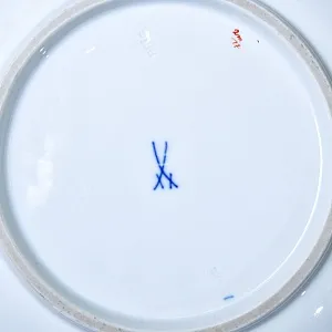 Сервировочное Блюдо - Тарелка «ЛИСТЬЯ И ЦВЕТЫ», Фарфор MEISSEN Германия, вторая половина ХХ века.