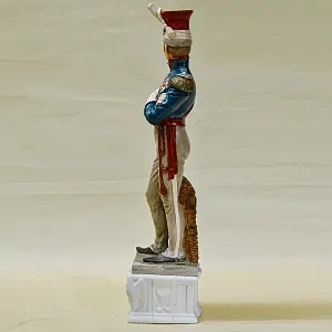 Коллекционная Фарфоровая статуэтка «Офицер» из серии «Армия Наполеона», Capodimonte Италия.