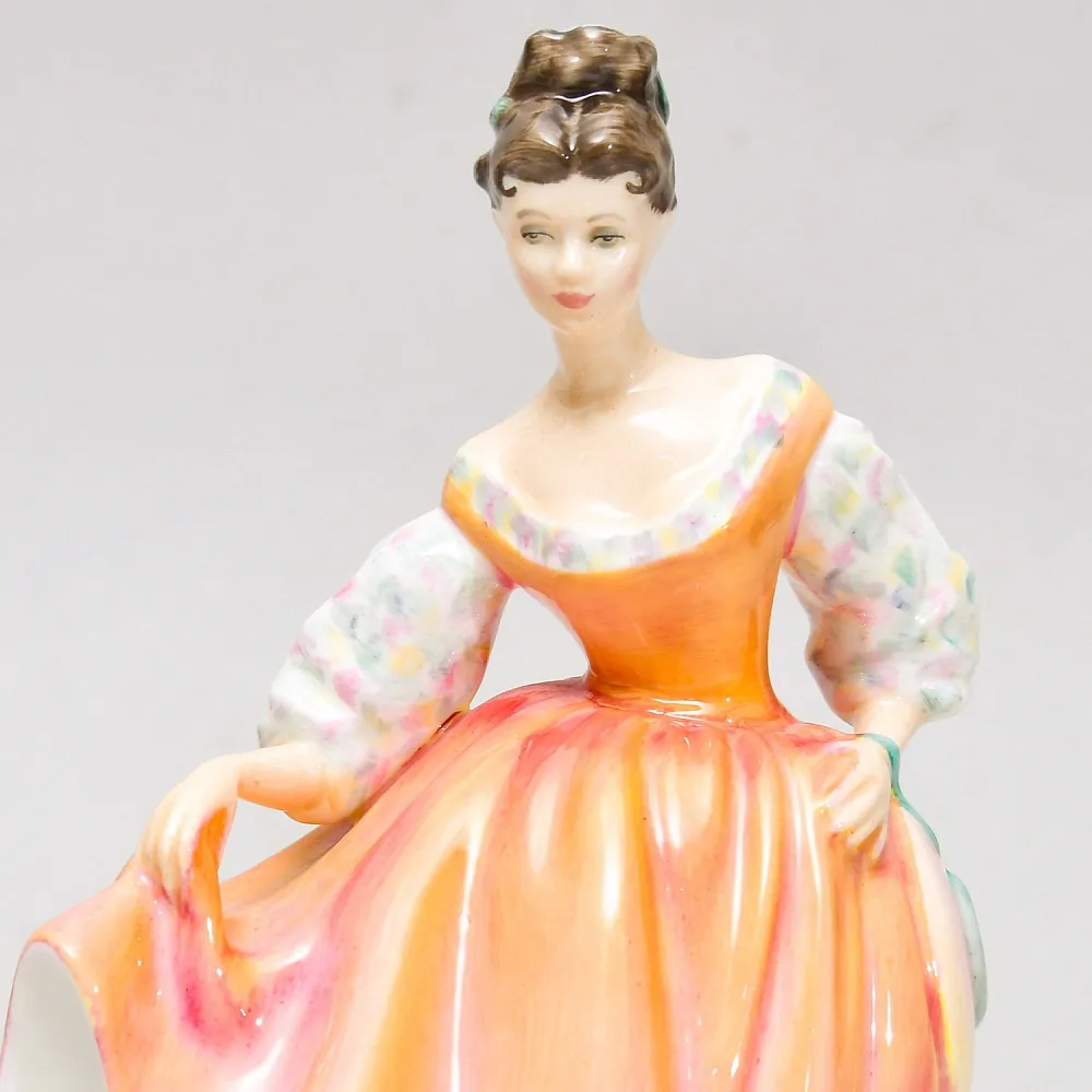 Коллекционная Фарфоровая статуэтка «Прекрасная Леди», Royal Doulton Англия.