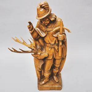 Большая Коллекционная Деревянная статуэтка «Охотник с Оленем», Германия середина ХХ века.