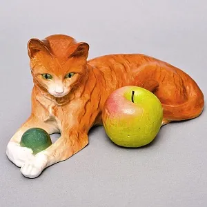 Коллекционная Фарфоровая статуэтка «Кошка с мячом», Sitzendorf Германия, вторая половина ХХ века.