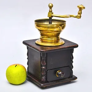 Антикварная Большая Ручная Механическая Кофемолка Франция 20-е годы ХХвека.