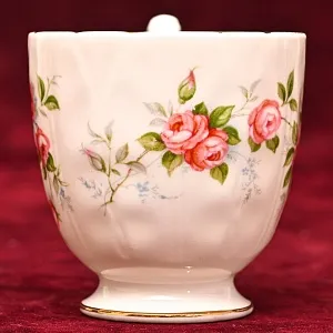 Коллекционная Фарфоровая Кофейная Пара «Розовый куст», Aynsley Англия.