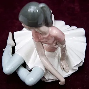 Коллекционная Фарфоровая статуэтка «Маленькая балерина в розовом» Lladro, Испания - 1978 год.
