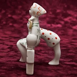 Фарфоровая статуэтка «На заборе», СССР Сысертский фарфоровый завод, 1960 - 1977 гг. 