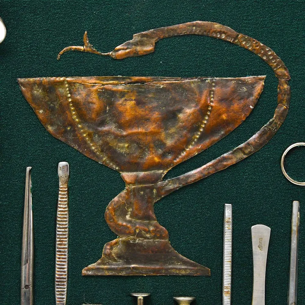 Коллекционное Настенное Панно - Картина «Медицина», СССР -40гг. ХХ века.