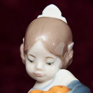 Коллекционная Фарфоровая статуэтка «Девочка из Валенсии» Lladro, Испания.