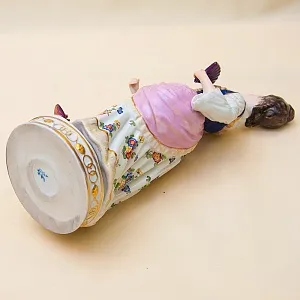 Большая! Фарфоровая статуэтка «Дама с веером» VOLKSTEDT  Германия -1915-1934 гг.