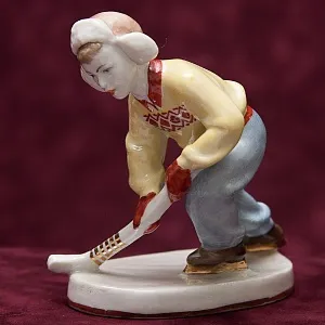 Редкость! Коллекционная Фарфоровая статуэтка «Юный хоккеист», ЛЗФИ СССР, 1956 - 1967 годы. 