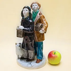 Большая Коллекционная статуэтка «Друзья птиц», Фаянс ЗиК Конаково, СССР - 1955 год.