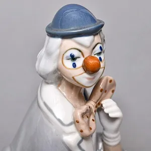 Коллекционная Фарфоровая статуэтка «Клоун в галстуке - бабочке», Casades Испания, вторая половина ХХ века.