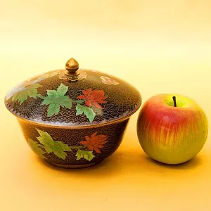 Винтажная Шкатулка «В Саду» в технике «Клуазоне» Китай 50 -е годы ХХ века.