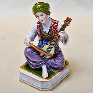 Антикварная Фарфоровая Статуэтка «Восточный музыкант», Edme Samson et Cie Франция 1880 -1930 годы.