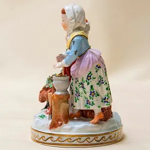 Фарфоровая статуэтка «Дети - Маленькие помощники» SP Dresden, Германия середина ХХ века.