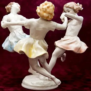 Фарфоровая Статуэтка «Майский Танец», Hutschenreuther, Германия -1955-1968 годы.