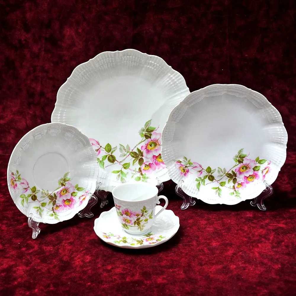 Фарфоровый Сервиз «Эгоист» - 5 предметов из серии «Шиповник», Limoges Франция -1979 год.