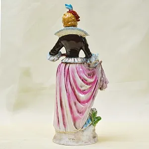 Большая Фарфоровая Статуэтка «Девушка на прогулке», GRAFENTHAL Германия - 1985год.