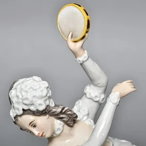 Антикварная Фарфоровая статуэтка «Девушка с бубном», Rosenthal Германия, 1912 - 1914 годы. 