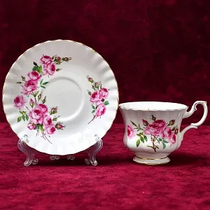 Коллекционная Фарфоровая Чайная пара «Садовая Роза», ROYAL ALBERT Англия, вторая половина ХХ века.