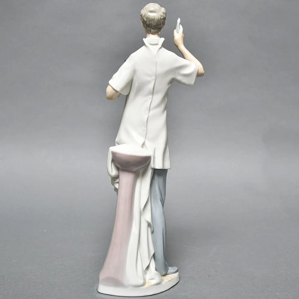 Коллекционная Фарфоровая статуэтка «Врач - Стоматолог», Lladro Испания, 1977 год.
