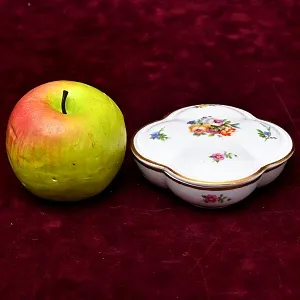 Антикварная Шкатулка - Бонбоньерка из коллекции «Hildegard», Фарфор ROSENTHAL Германия, 1891 - 1906 годы.