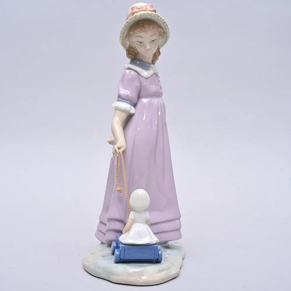 Коллекционная Фарфоровая статуэтка «Девочка с куклой», Lladro Испания, 1978 год.