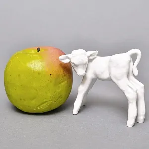 Коллекционная Фарфоровая статуэтка «ТЕЛЕНОК», MEISSEN Германия, вторая половина ХХ века. 