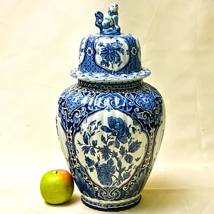 Фарфоровый Вазон - Ваза с крышкой «Цветочная симфония» DELFTs, Голландия середина ХХ века.