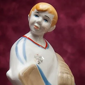 Фарфоровая Статуэтка «Хоккеист - Вратарь», ЗКХ Полонное, СССР 60-70 годы.