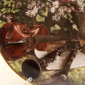 Тарелка «Натюрморт с музыкальными инструментами» Фарфор, Royal MOSA, Голландия - 1988 год.