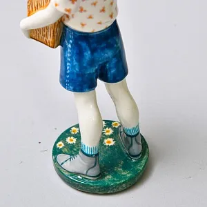 Авторская Коллекционная Фарфоровая Статуэтка «Пионер со скворечником», Россия.