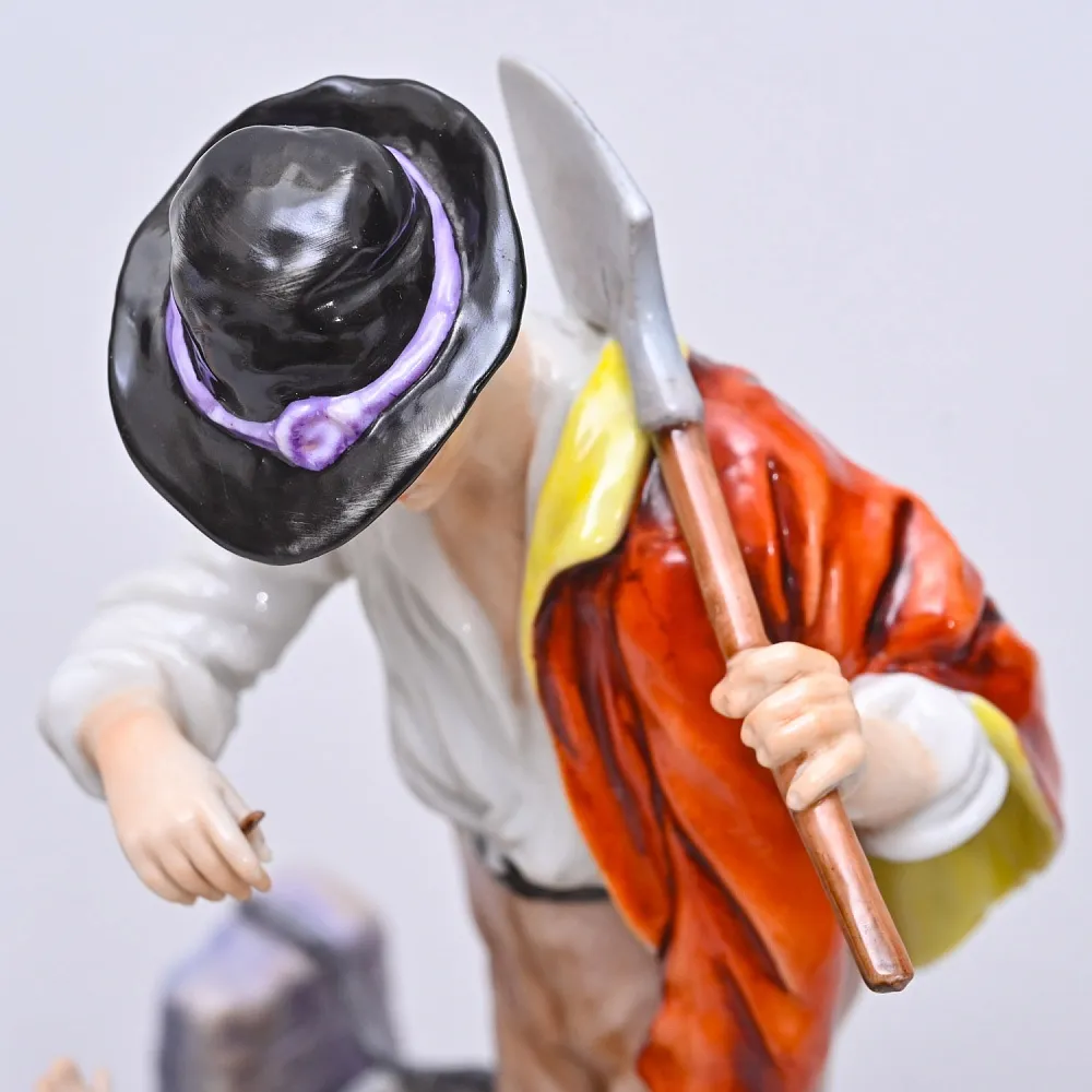 Коллекционная Фарфоровая статуэтка «Папа пришел с работы», VOLKSTEDT Германия, середина ХХ века.