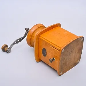 Коллекционная ручная механическая кофемолка «ARMIN» Бельгия, середина ХХвека.