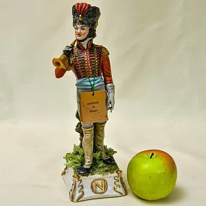 Коллекционная Фарфоровая статуэтка «Солдат. Гусар - горнист» из серии «Армия Наполеона», Capodimonte Италия.