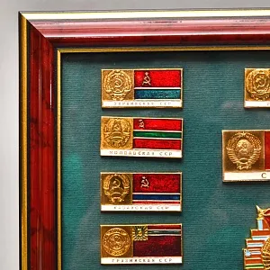 Коллекционное Панно - Картина -  Значки «Гербы и Флаги СССР», вторая половина ХХ века. 