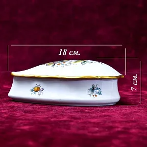 Фарфоровая Шкатулка - Бонбоньерка в форме сердца «Райская птица», Porcelain Limoges Castel Франция.