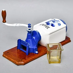 Старинная Настенная Ручная Механическая Кофемолка EREKA, Германия 50-е гг. ХХ века.