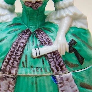 Редкость!!! Фарфоровая Шкатулка - Статуэтка «Дама в зеленом платье». SITZENDORF Германия