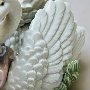 Коллекционная Фарфоровая Статуэтка «Девочка и лебедь», Lladro Испания - 1990 год.