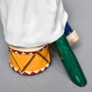 Коллекционная Фарфоровая статуэтка «Дети Хеншеля. Ребёнок с палочкой и барабаном», Meissen Германия.